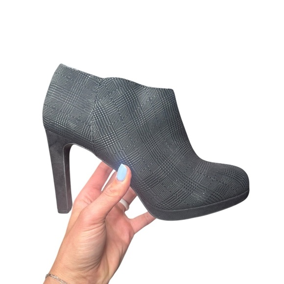 NWOB Kelly & Katie Black Textured Heeled Booties | Size 10 - Picture 2 of 10